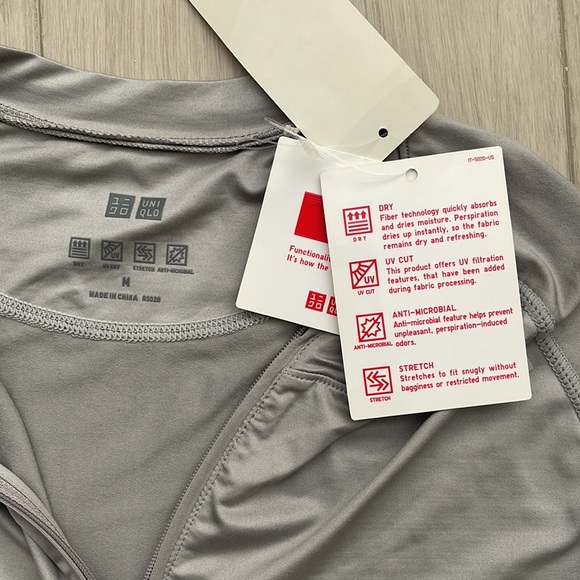 NEW Uniqlo Women Warm Dry Half Zip Long Sleeve Gray   Sz M. All Sales are Final - Picture 5 of 10